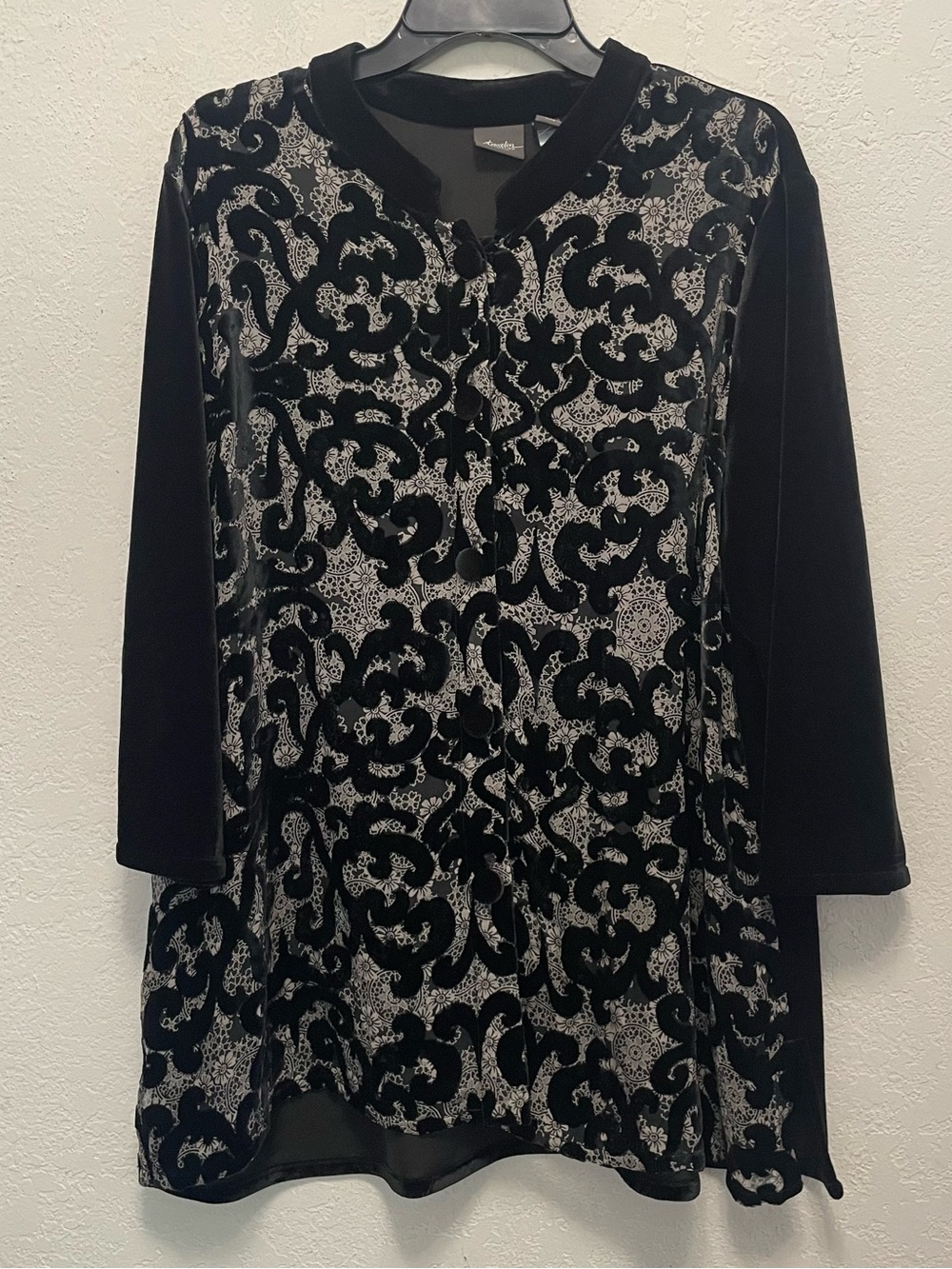 Chico’s 3 US XL TRAVELERS Black Velvet Rayon Silk Burnout Button Tunic Top